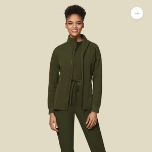 Mandala Scrub Jacket, Olive, Women’s M *new with tags*